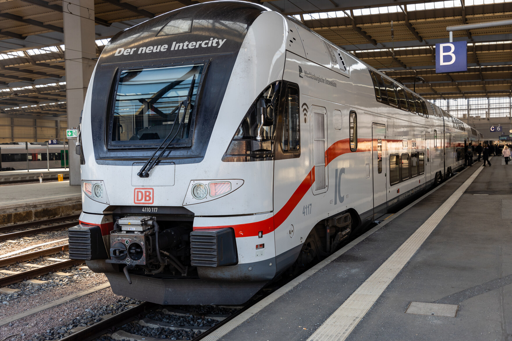 Intercity im Bahnhof 