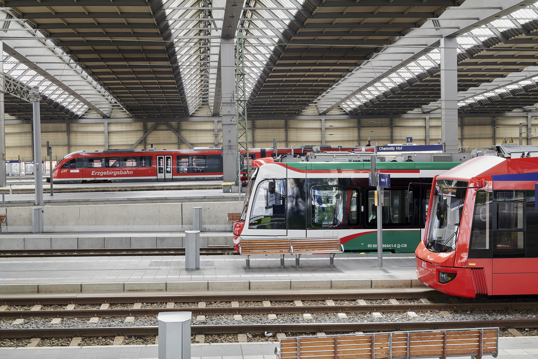 Drei Regionalbahnen im Bahnhof